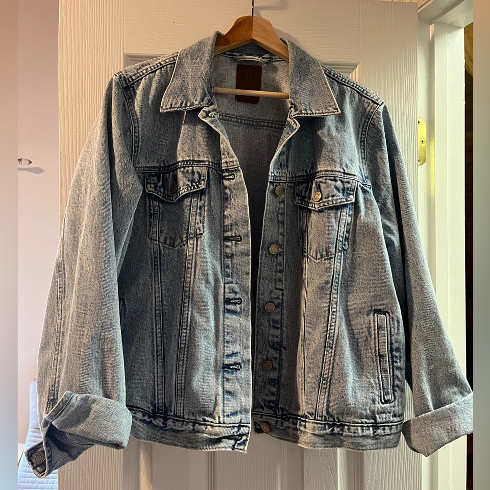 Gap women’s denim jacket. Size XL.